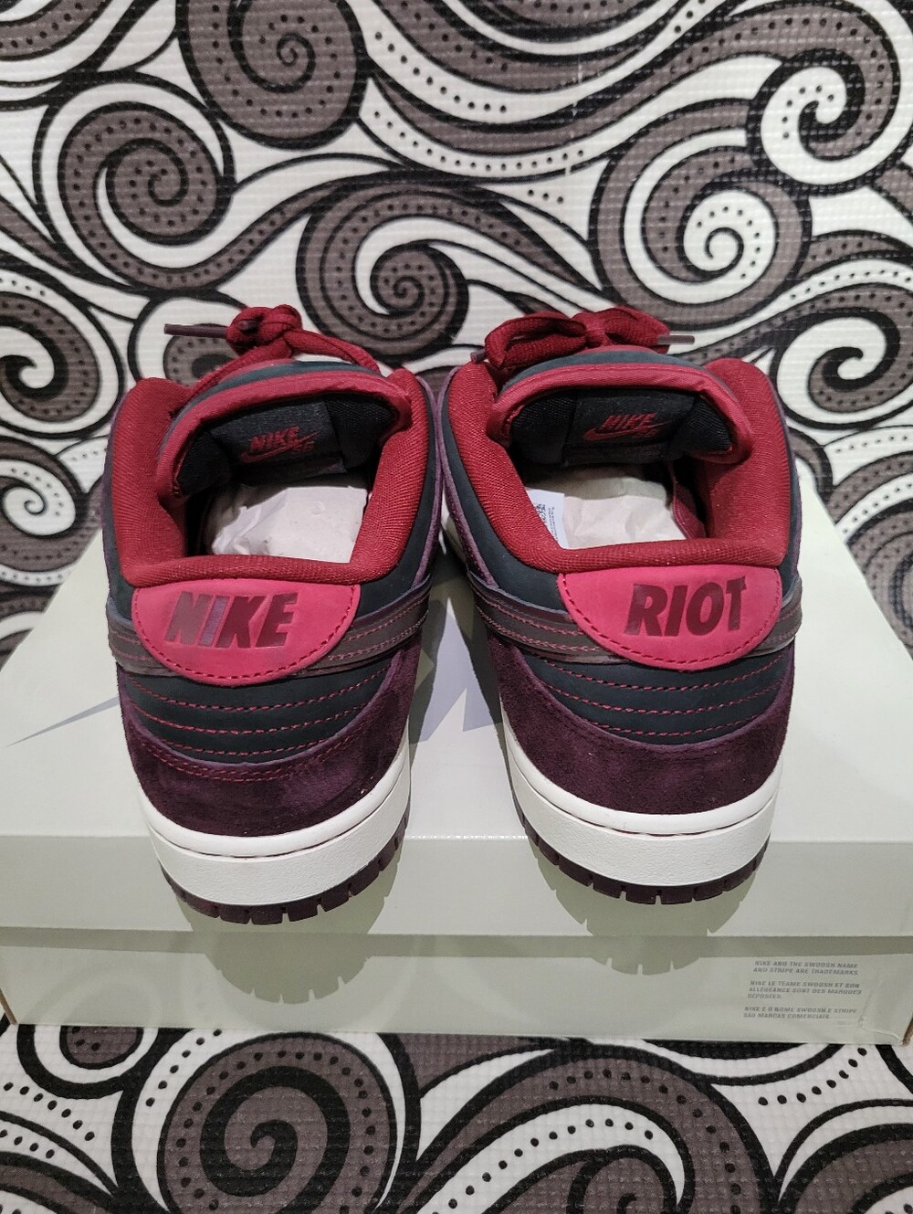 Nike SB Dunk Low "Riot" - Picture 5 of 8